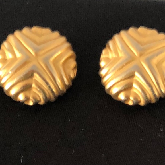 VINTAGE CLIP-ON EARRINGS - Picture 2 of 2